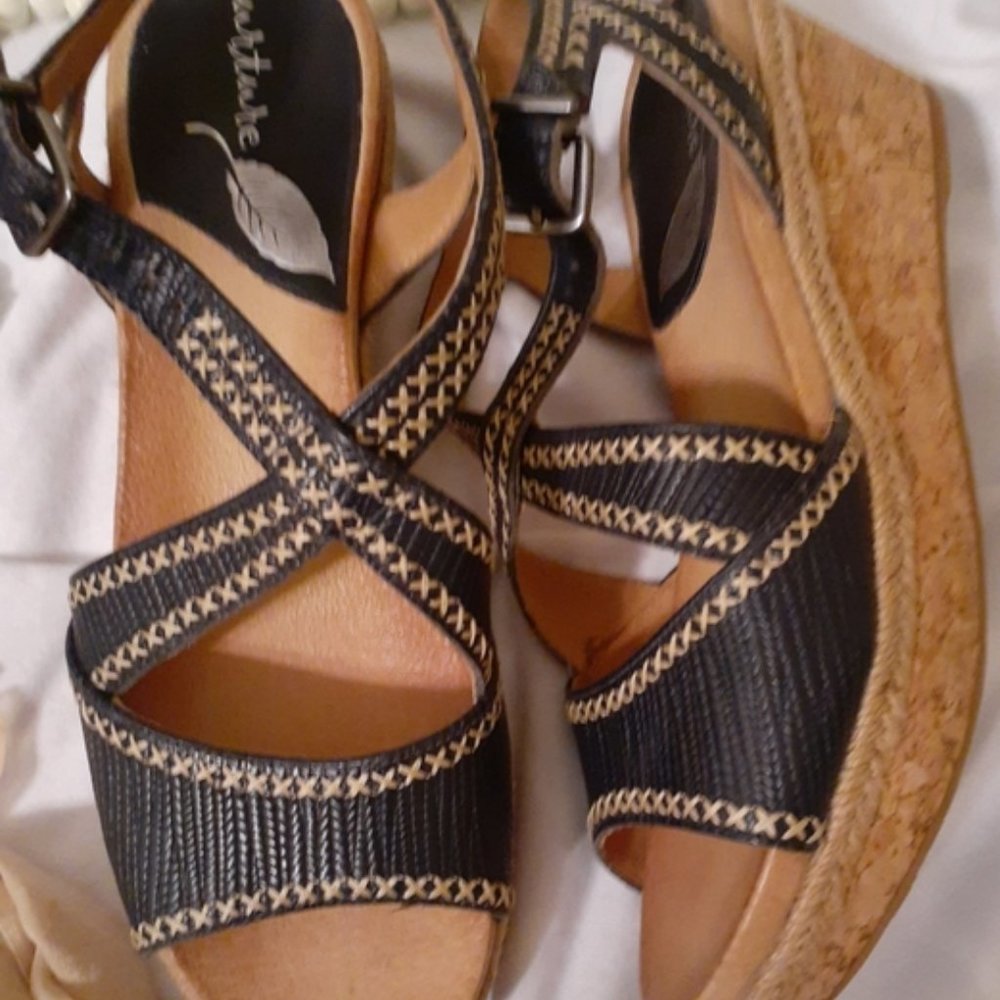 Nurture Wedge Sandals Navy Size 6.5